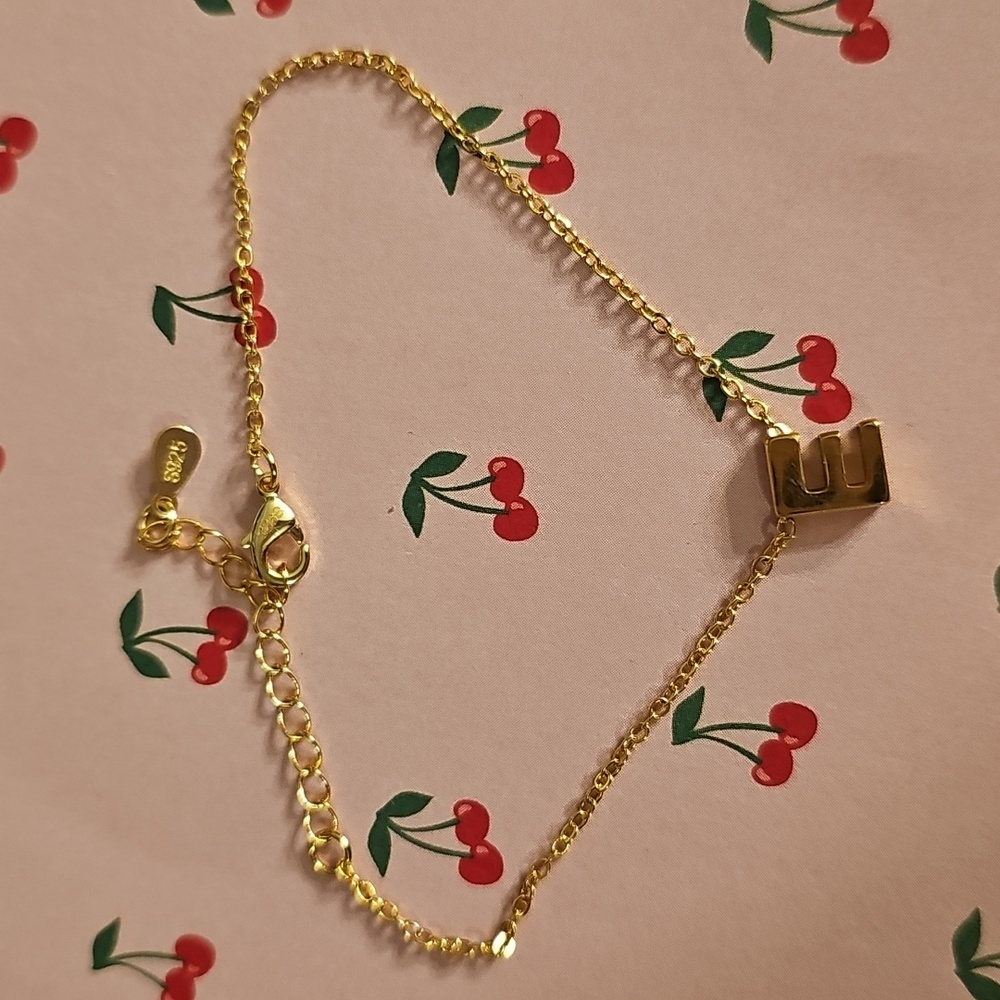 S925 Gold Initial E Bracelet - Picture 2 of 4